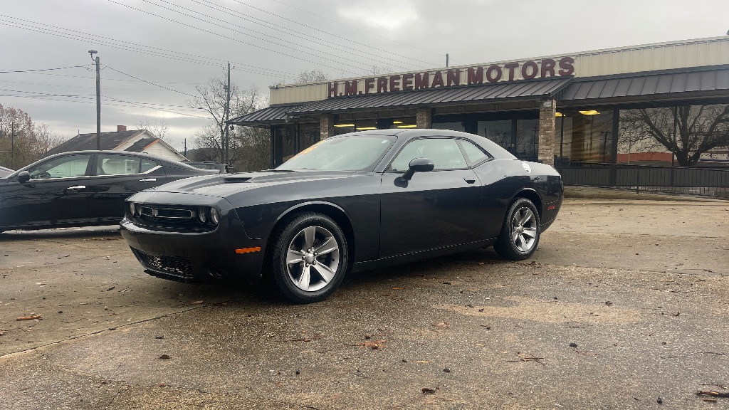 2017 Dodge Challenger SXT's photo