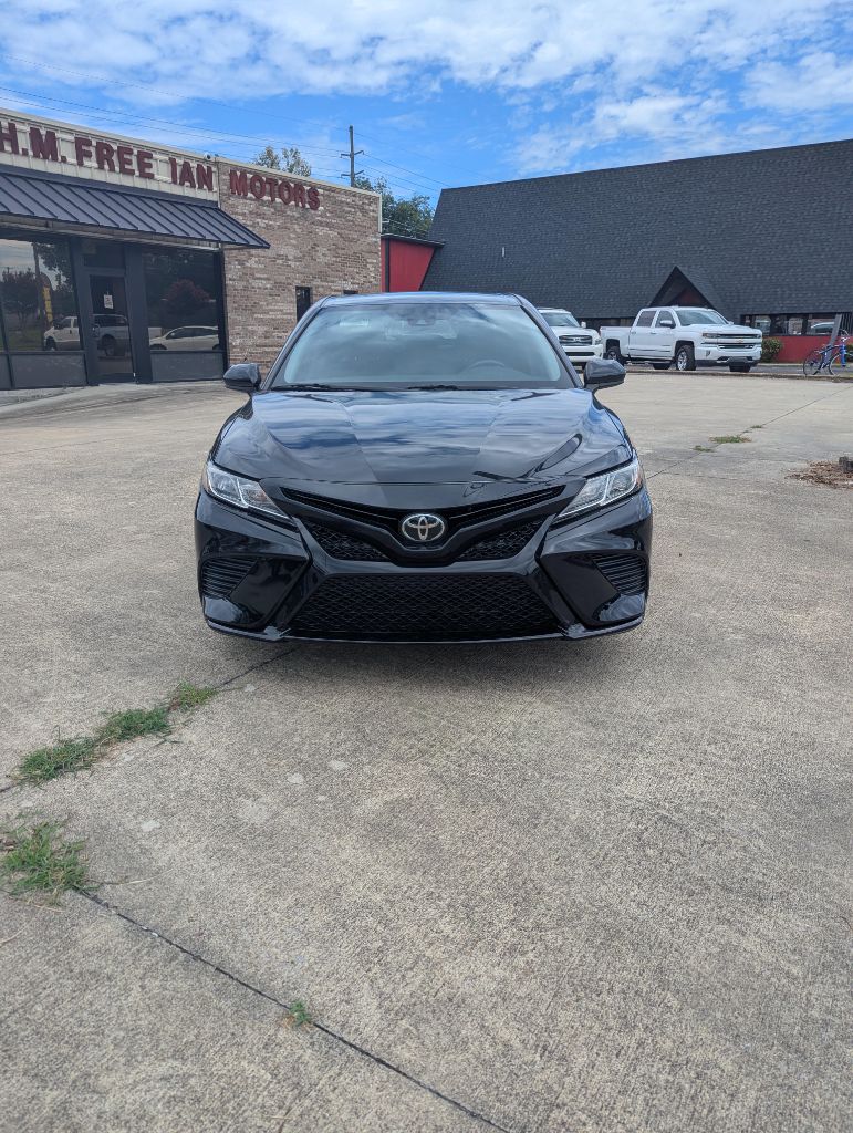 2020 Toyota Camry SE